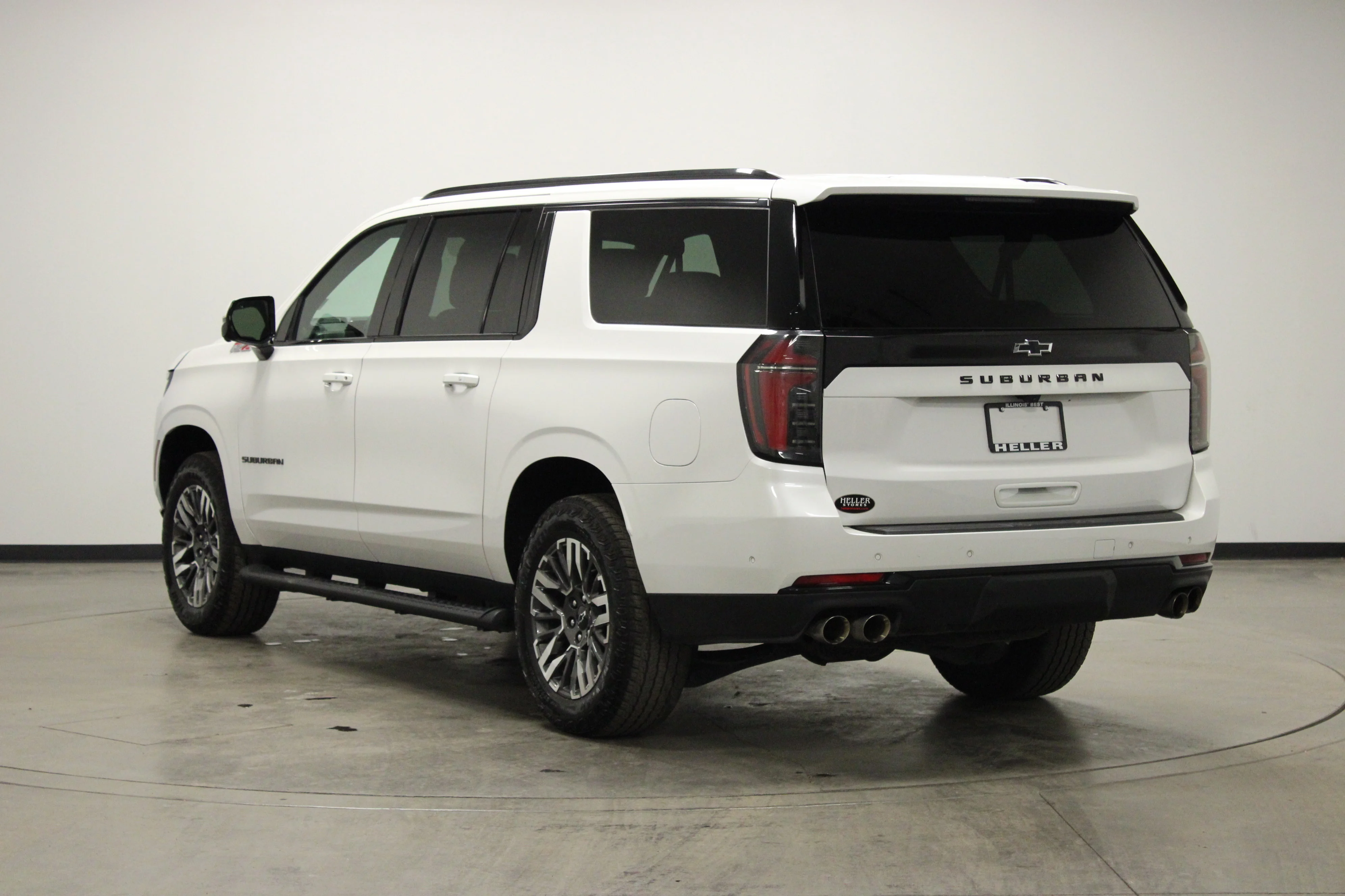 Used 2025 Iridescent Pearl Tricoat Chevrolet Z71 image 6