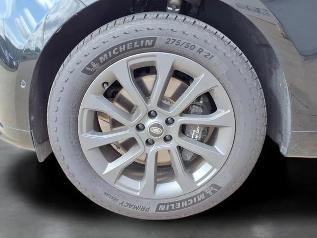 Used 2024  Land Rover Dynamic SE image 18