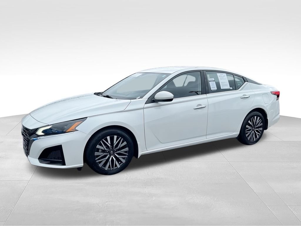 Used 2023 White Nissan 2.5 SV image 4