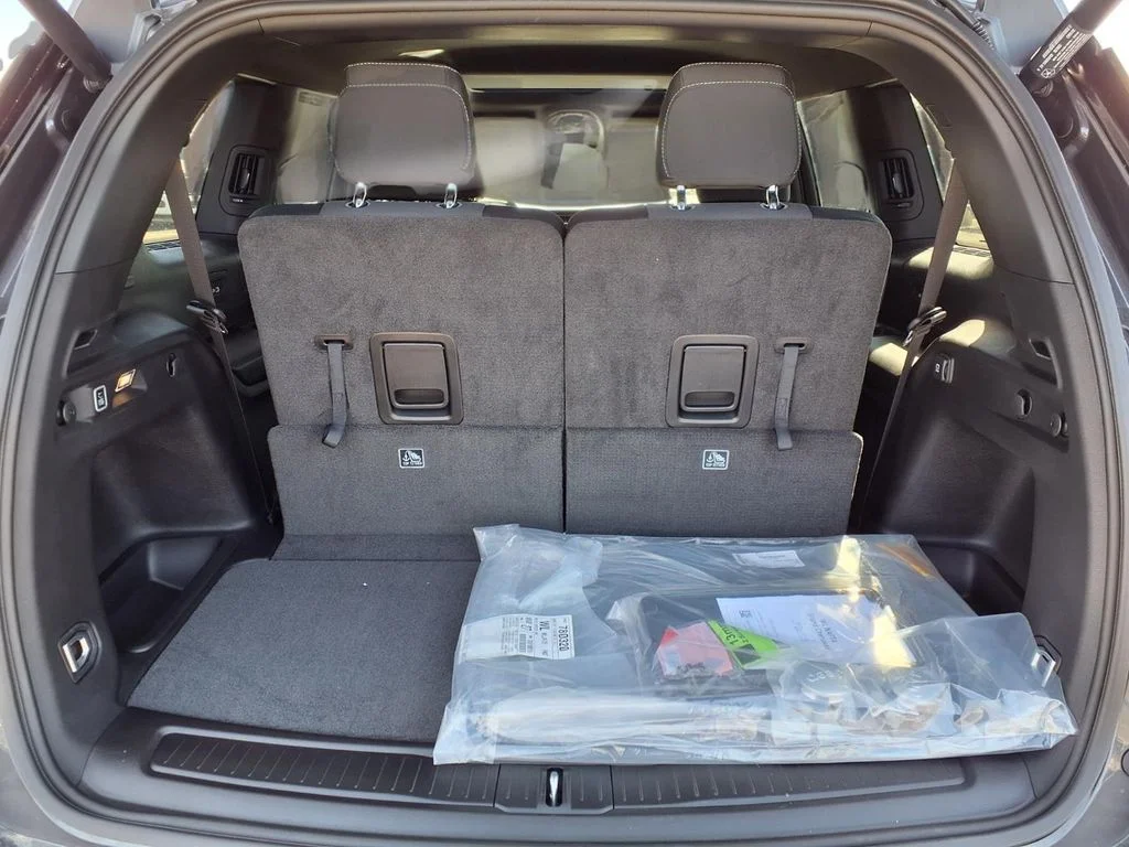 New 2026 Baltic Gray Metallic Clear-Coat Exterior Paint Jeep Laredo image 27