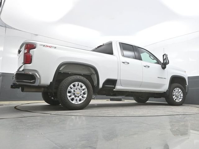 Used 2022 White Chevrolet LTZ image 40