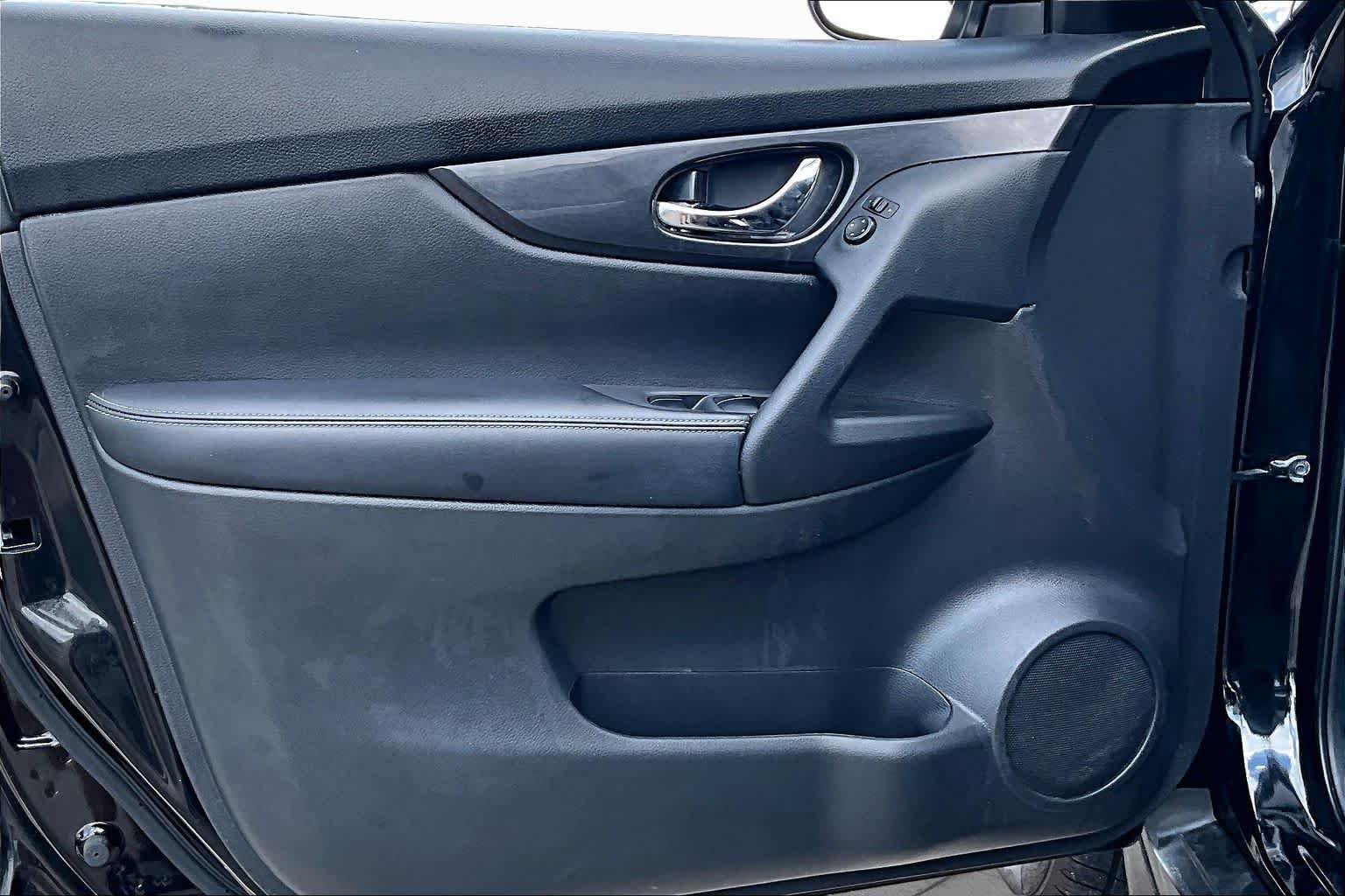 Used 2020 MAGNETIC BLACK Nissan SV image 20
