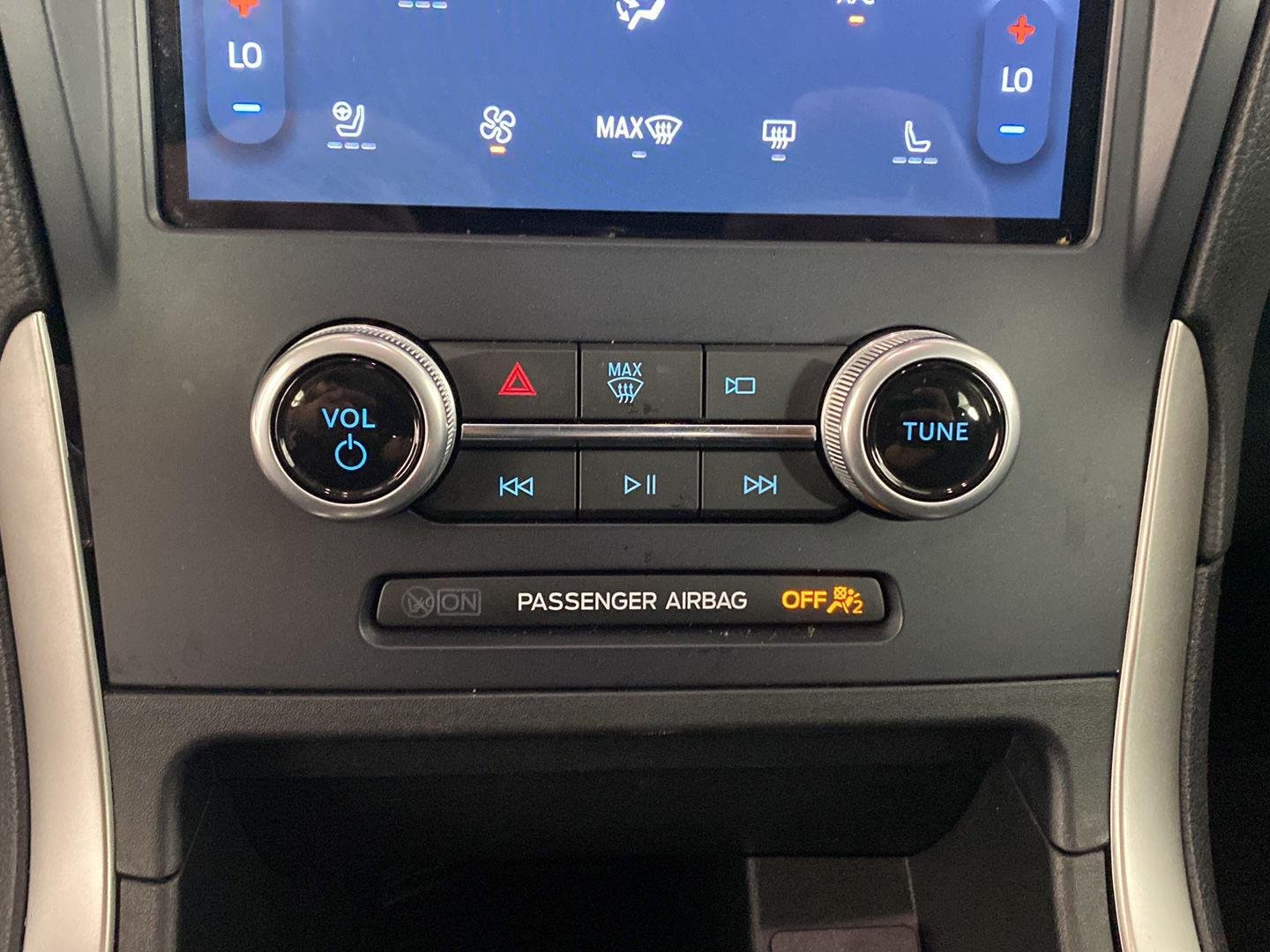 Used 2022 Iconic Silver Ford SEL image 4