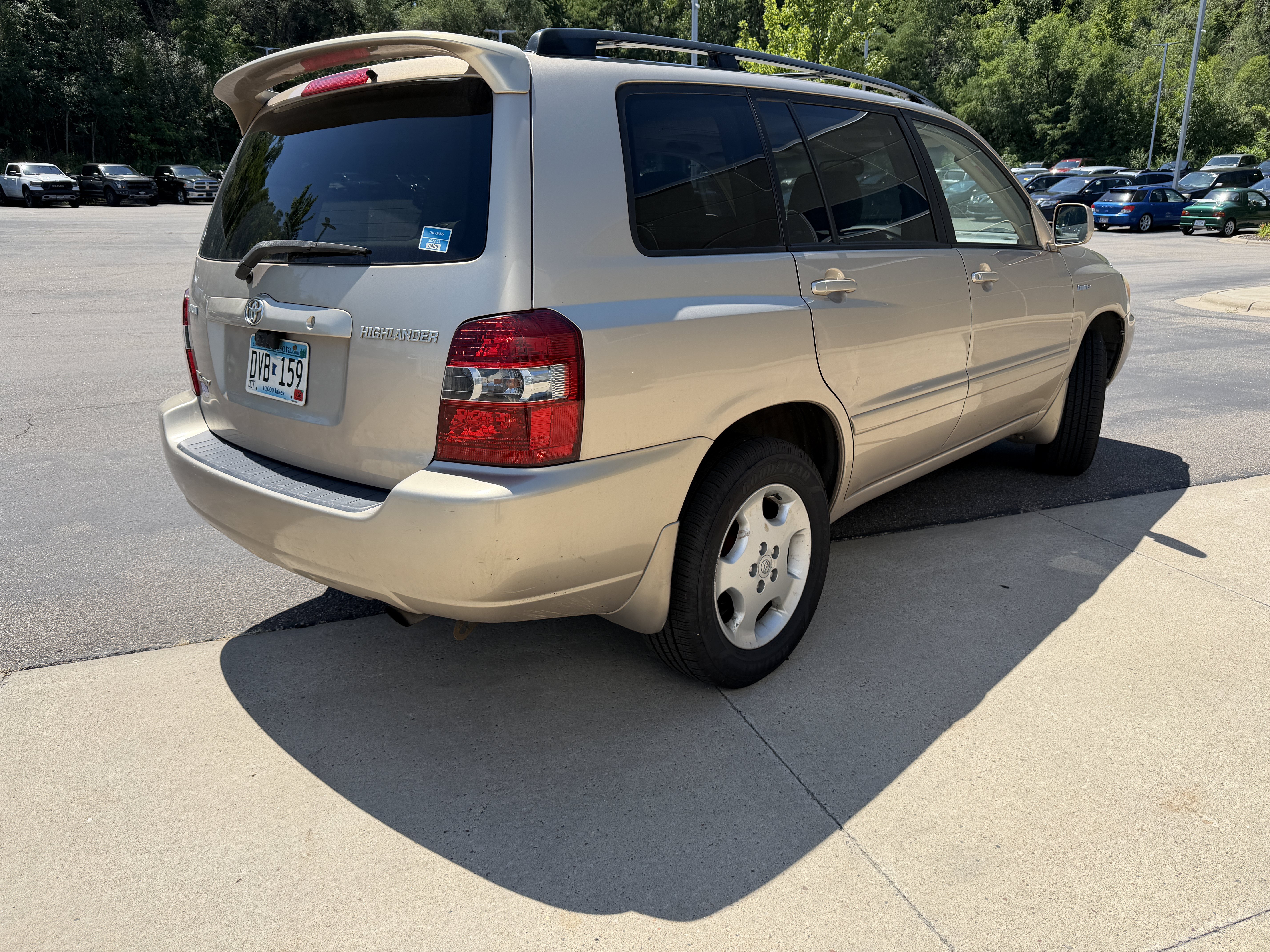 Used 2004 Gold Toyota V6 image 3