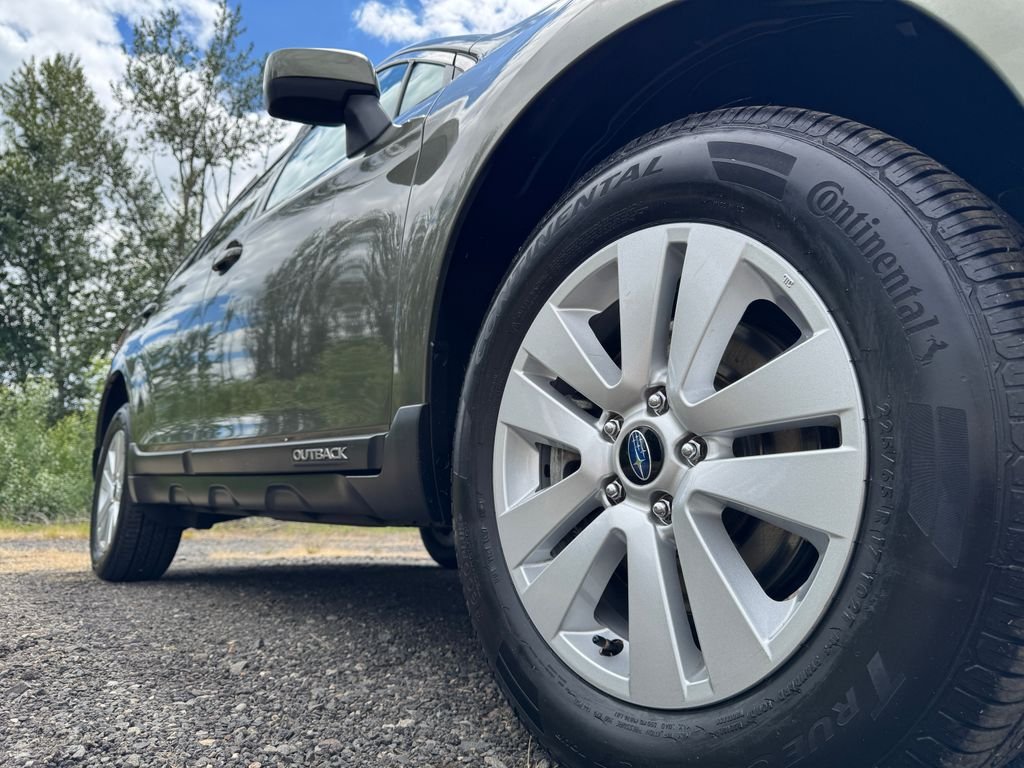 Used 2017 Wilderness Green Metallic Subaru 2.5i Premium image 40