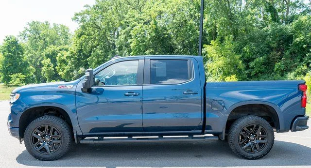 Used 2022 Blue Chevrolet RST image 9