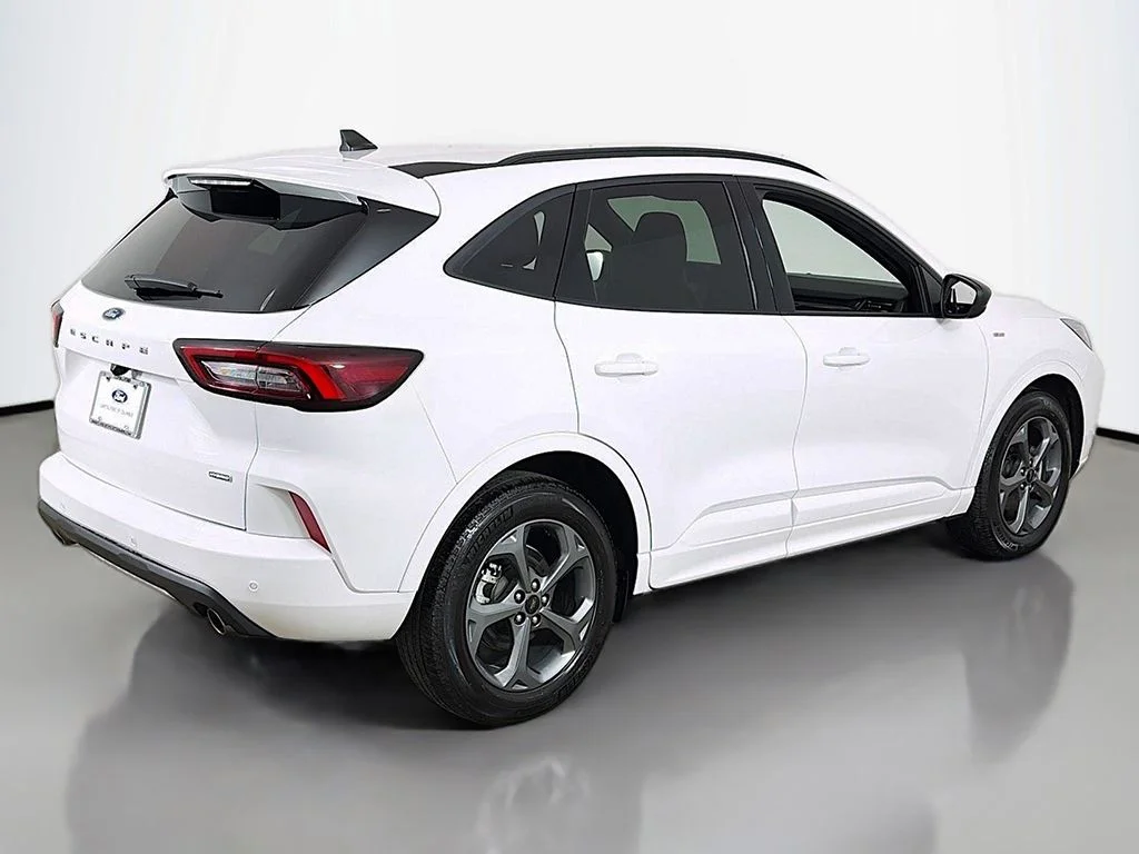 Certified Used 2023 Oxford White Ford ST-Line image 10