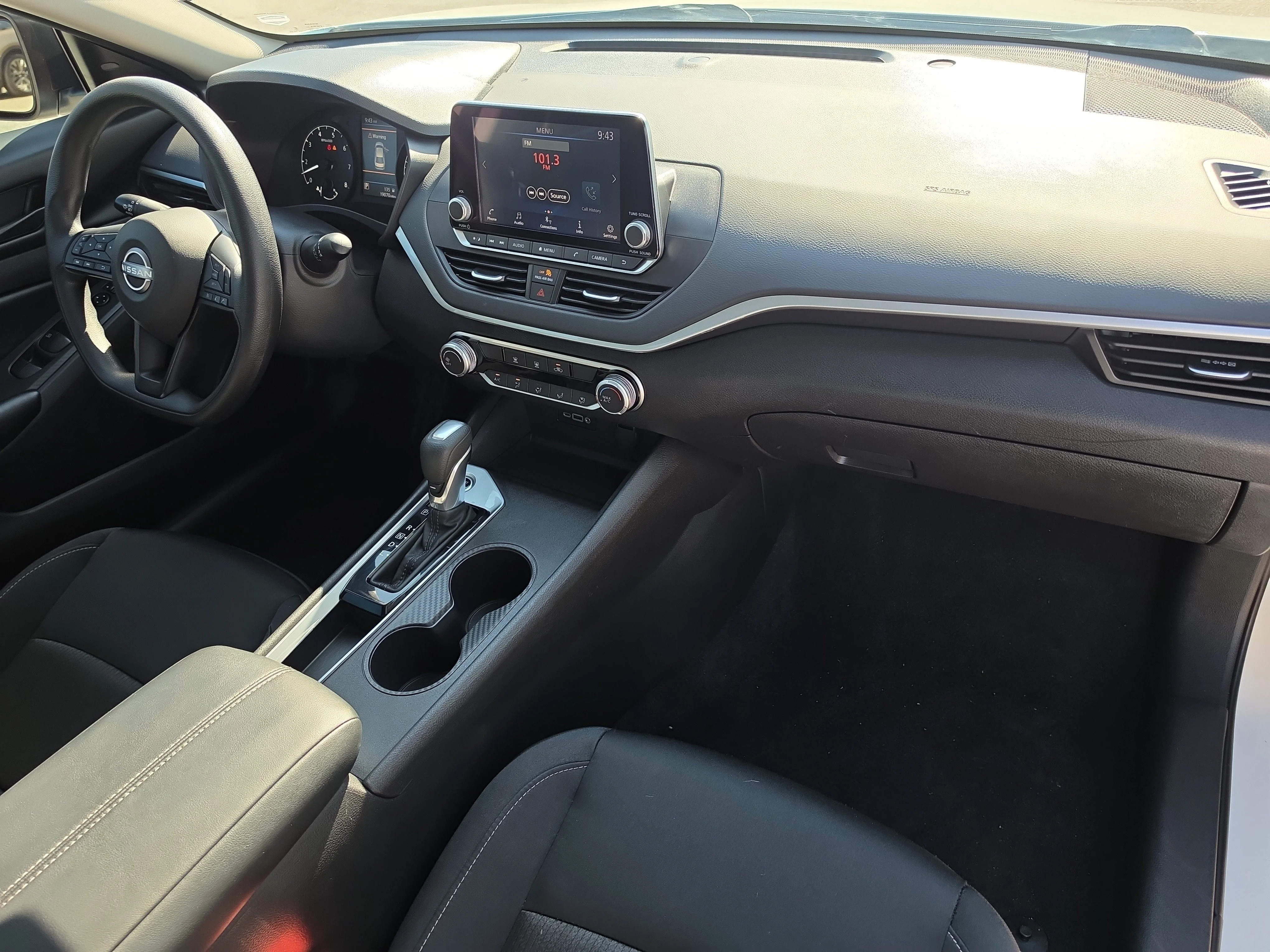 Certified Used 2025 Glacier White Nissan S image 11