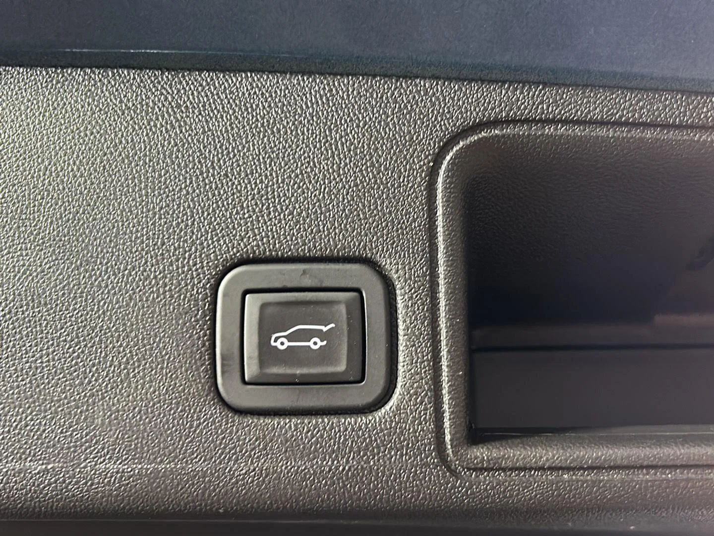 Used 2024 Downpour Metallic GMC SLE image 9