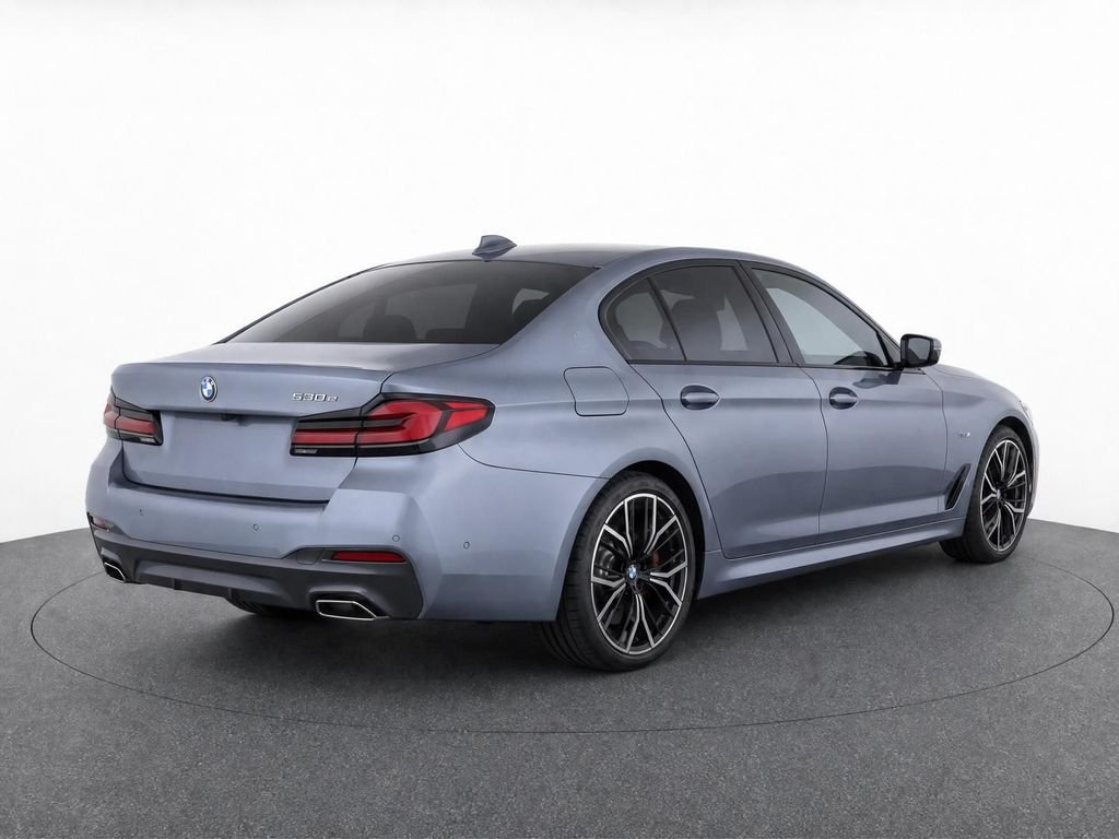 Used 2022 Bluestone Metallic BMW 530e iPerformance image 3