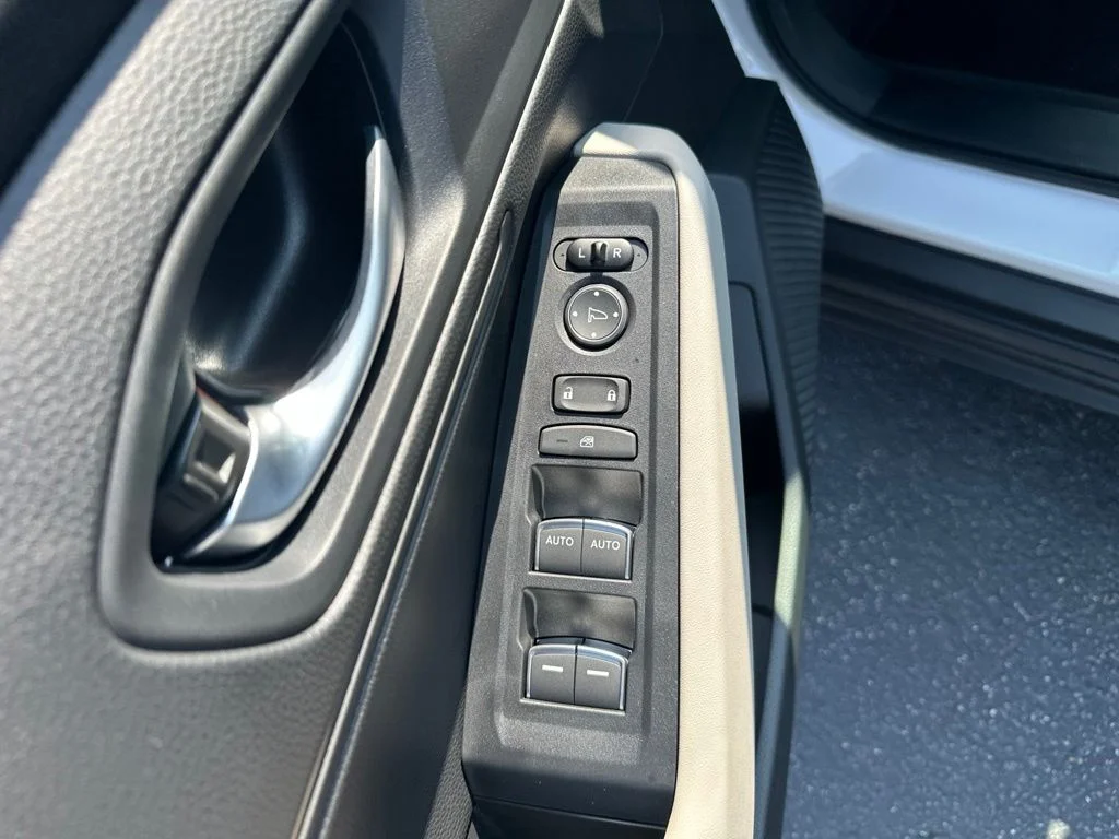 New 2026 Platinum White Pearl Honda LX image 22