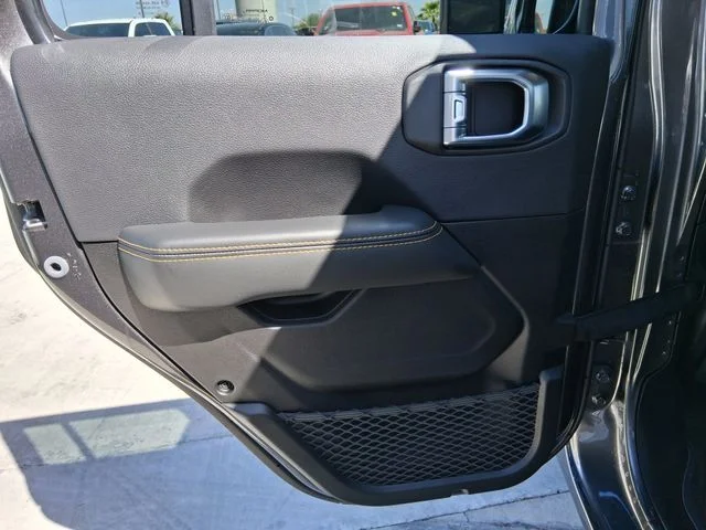 New 2026 Granite Crystal Metallic Clearcoat Jeep Sahara image 21