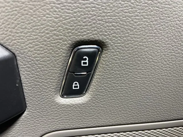 Used 2020 Black Ford XLT image 14