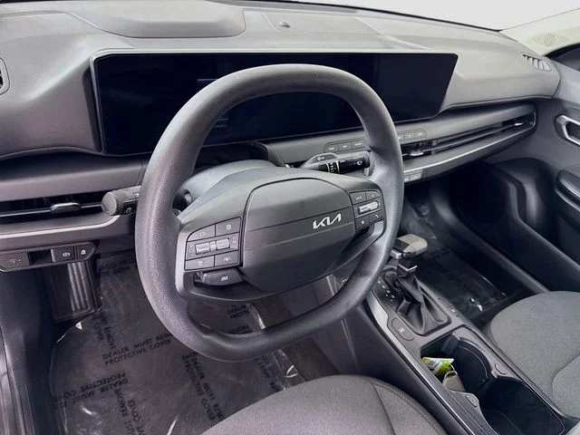 Used 2025 Red Kia LXS image 9
