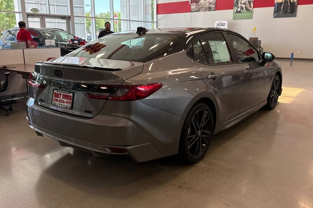 New 2026 Heavy Metal with Midnight Black Metallic roof <sup>1</sup> Toyota  XSE image 5