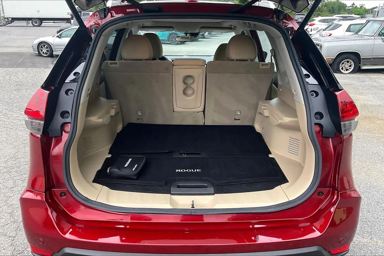 Used 2020 Scarlet Ember Tintcoat Nissan SV image 37