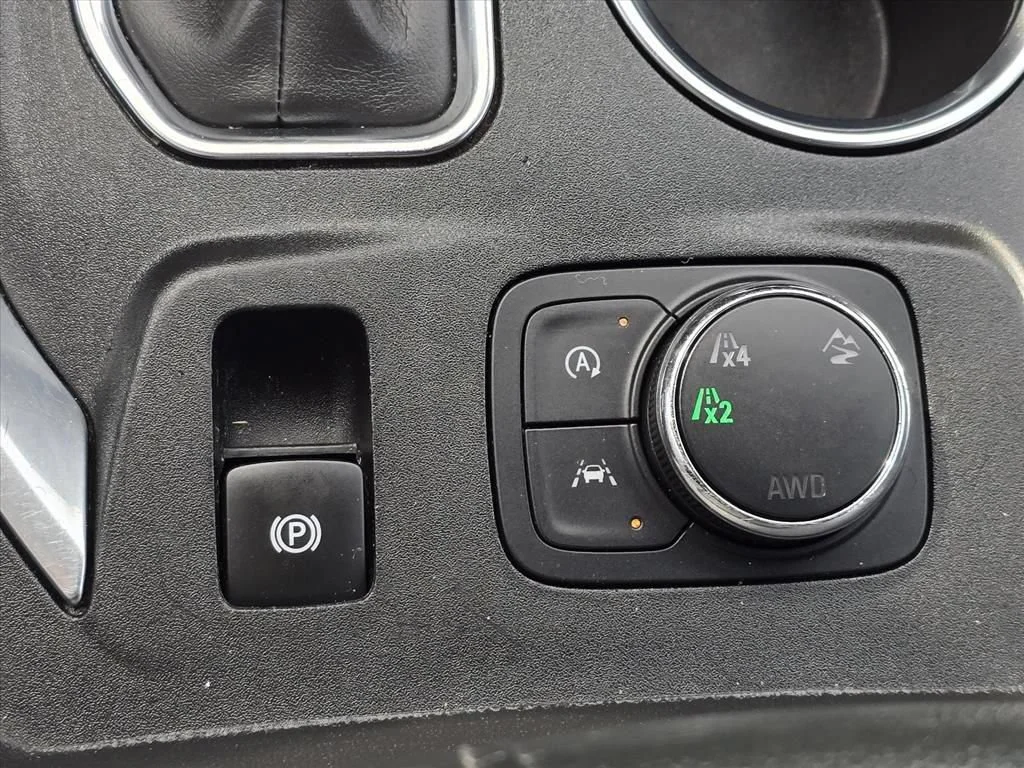 Used 2022 MOSAIC BLACK METALLIC Chevrolet LT Cloth image 19