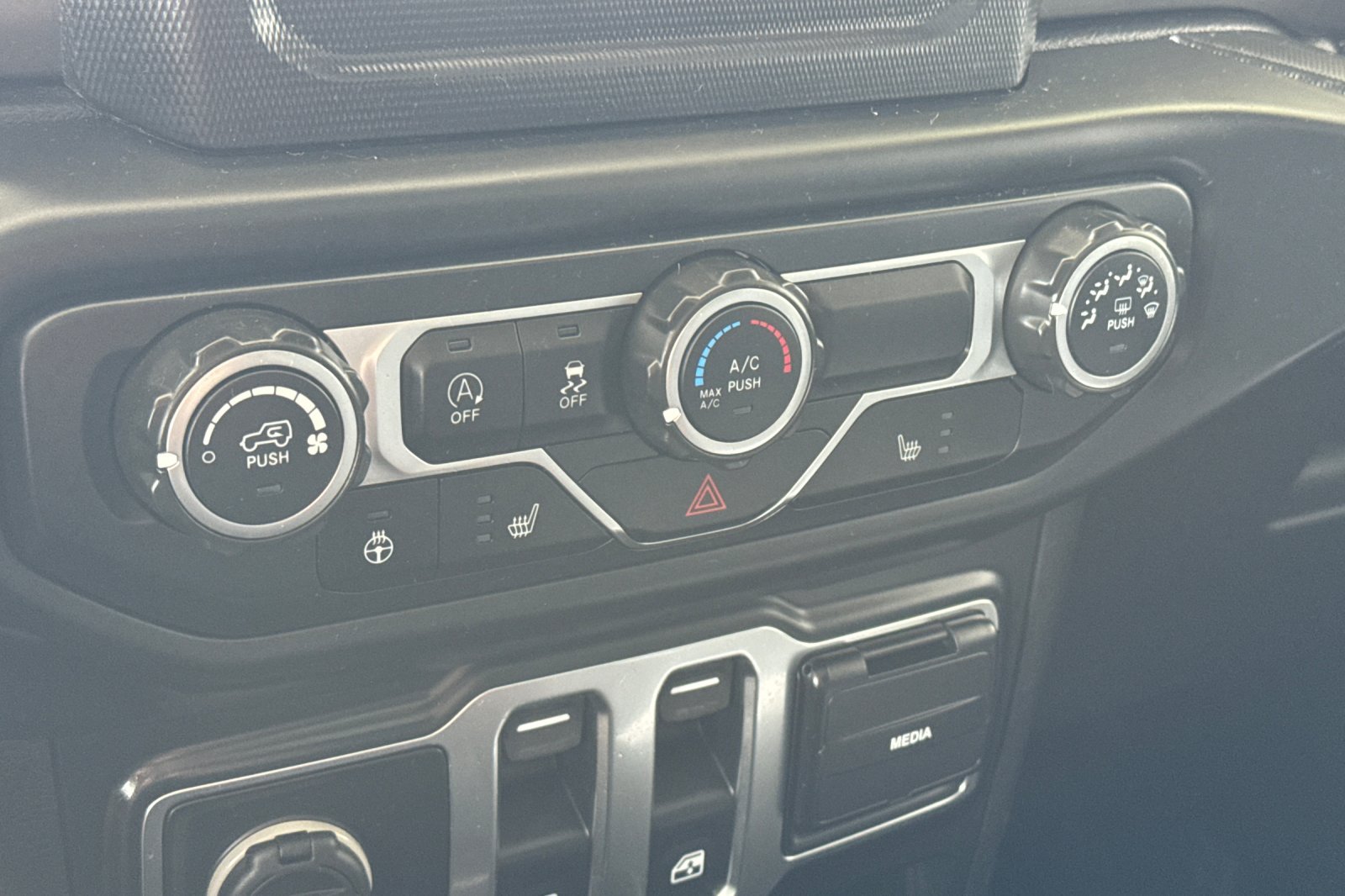 Used 2019 Gray Jeep Sport S image 20
