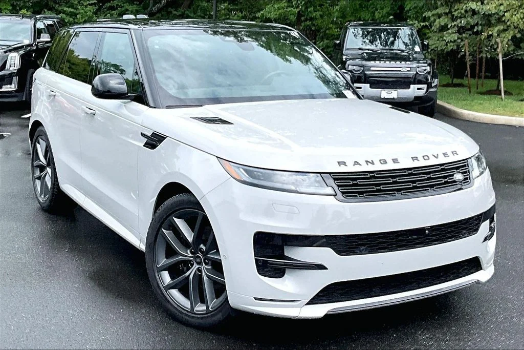 Used 2024 Gray Land Rover Dynamic SE image 11