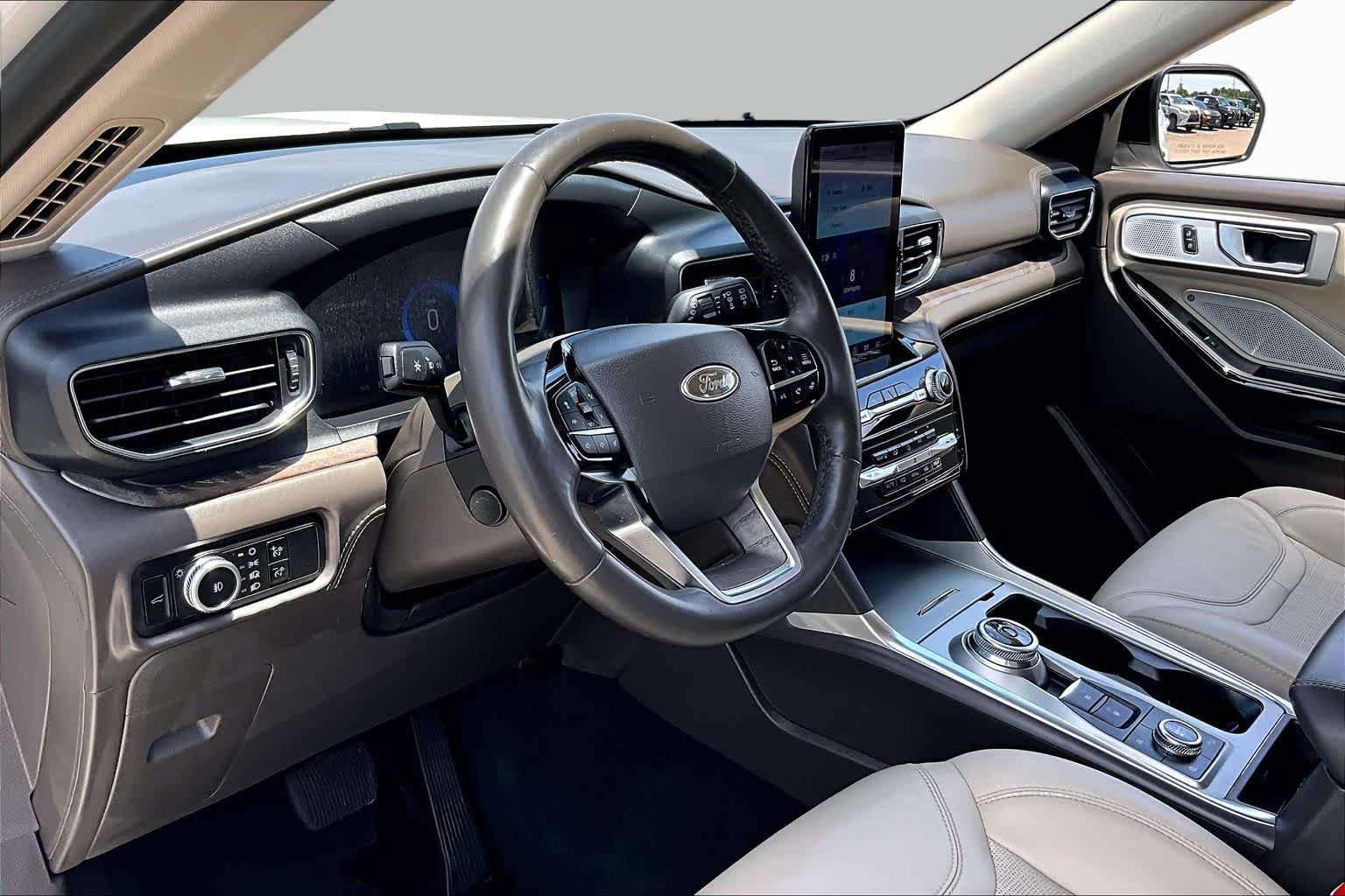 Used 2023 Star White Metallic Tri-Coat Ford Platinum image 16