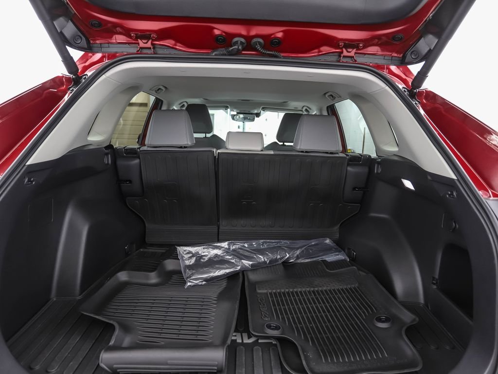Used 2025 Pearl Toyota XLE Premium image 22