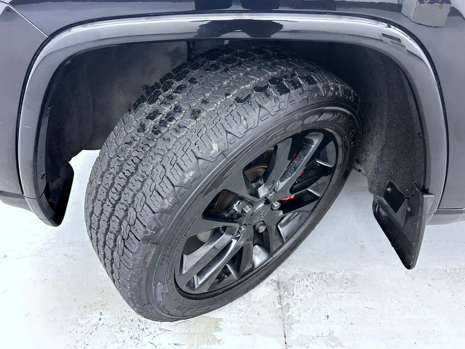 Used 2020 Black Jeep Altitude image 23