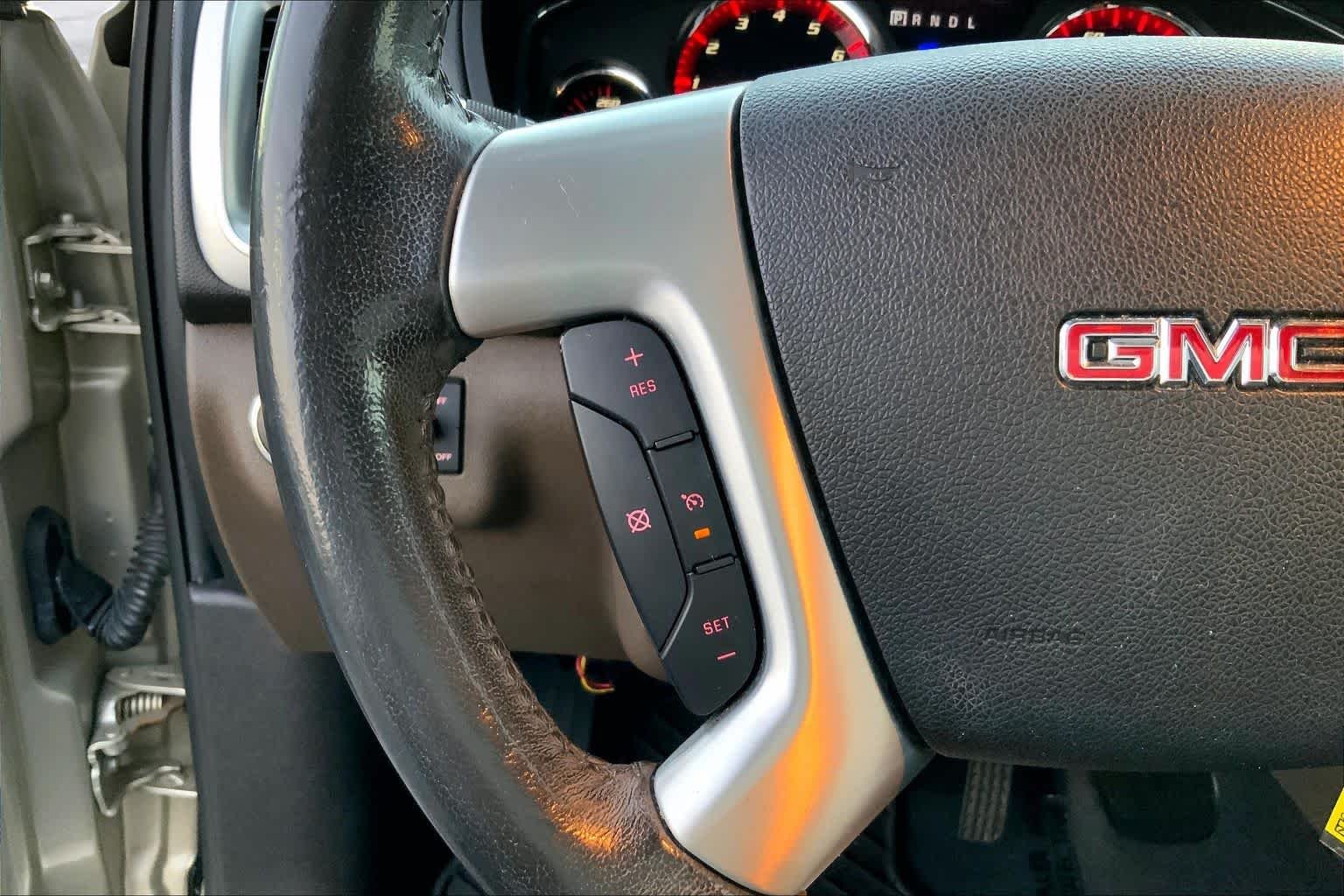 Used 2014 Champagne Silver Metallic GMC SLT image 20