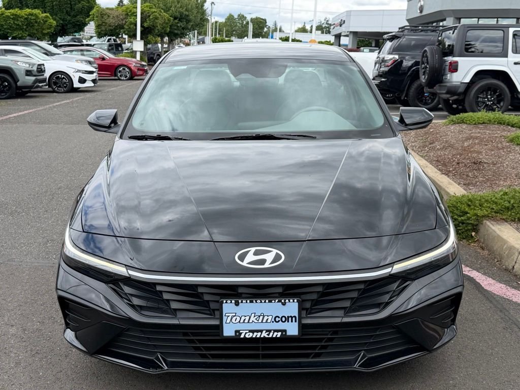 Used 2024 Abyss Black Hyundai SE image 3