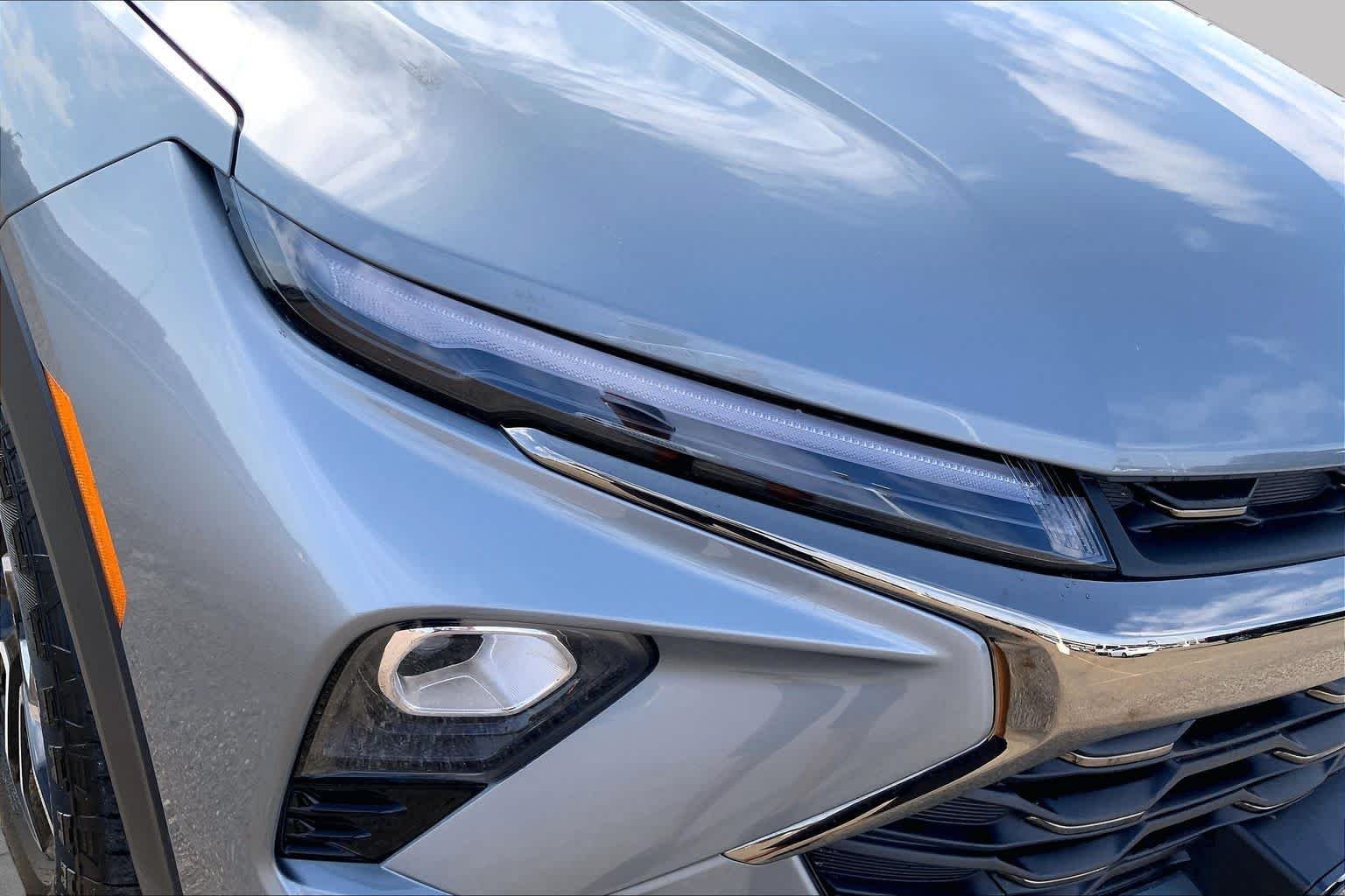 Used 2025 Sterling Gray Metallic Chevrolet ACTIV image 28