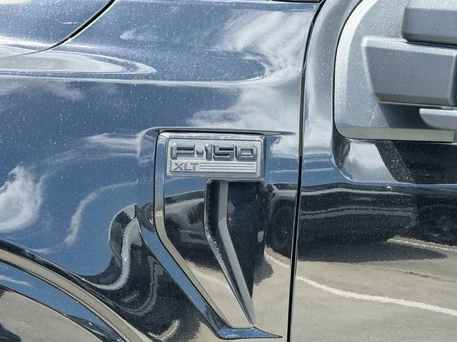 New 2026 Agate Black Metallic Ford XLT image 5