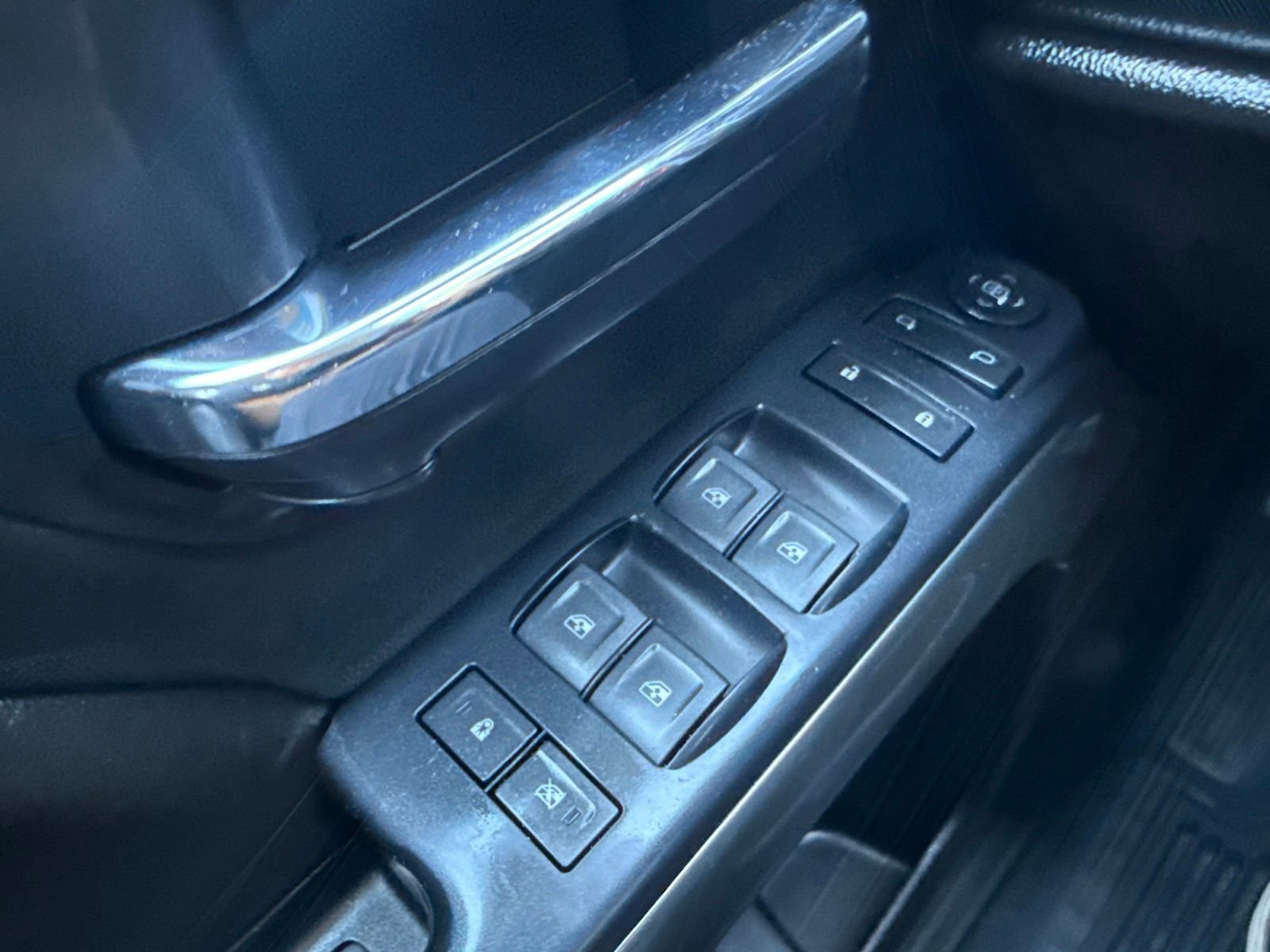 Used 2019 GRAPHITE METALLIC Chevrolet LT image 32