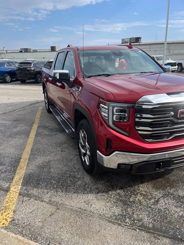 2023 GMC Sierra 4WD Crew Cab Short Box SLT's photo