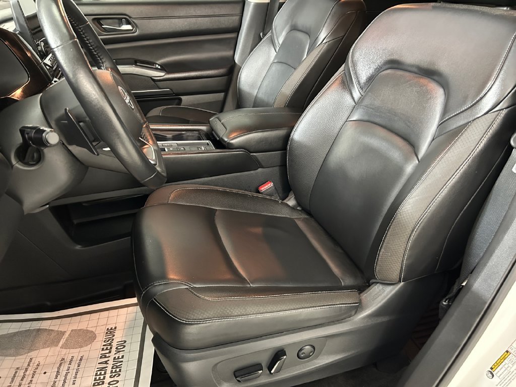 Used 2024 White Nissan SL image 7
