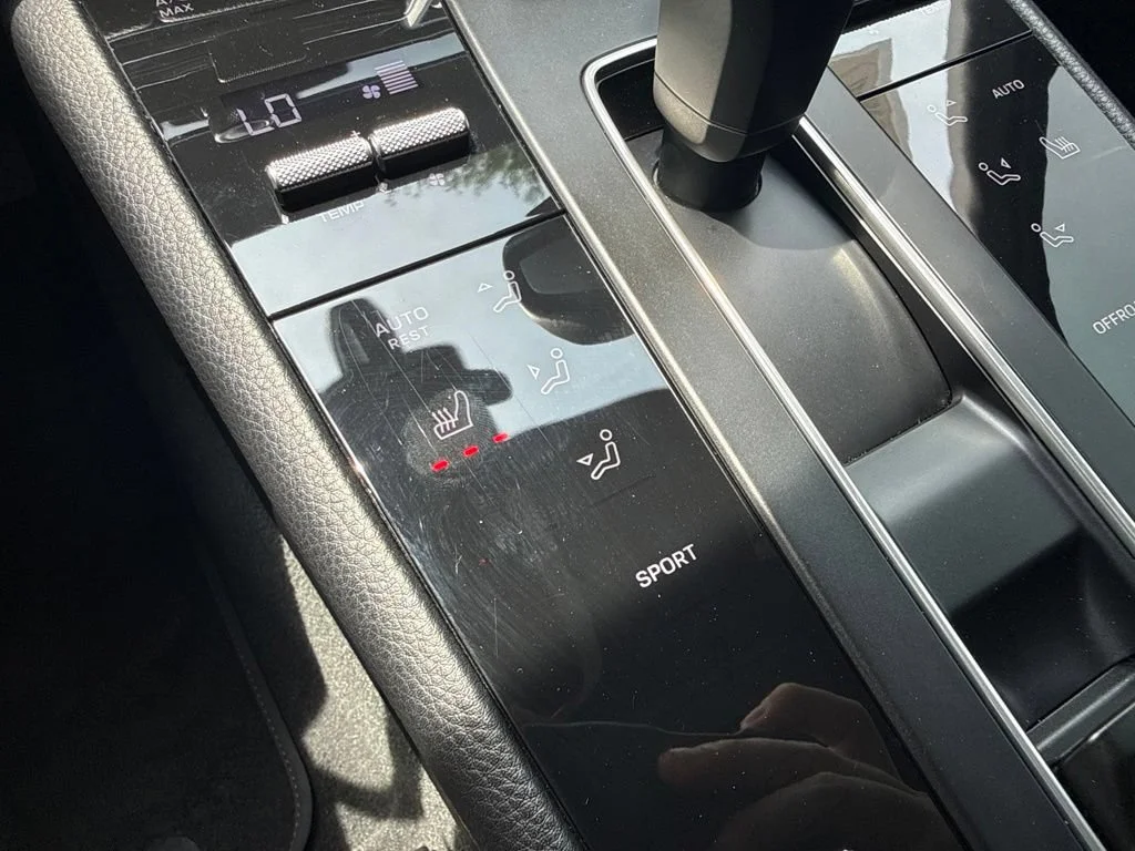 Used 2024  Porsche  image 36