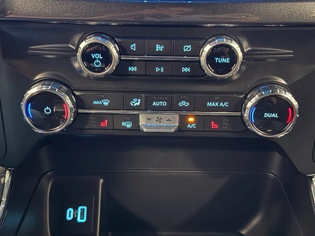 Used 2022 Blue Ford XLT image 25