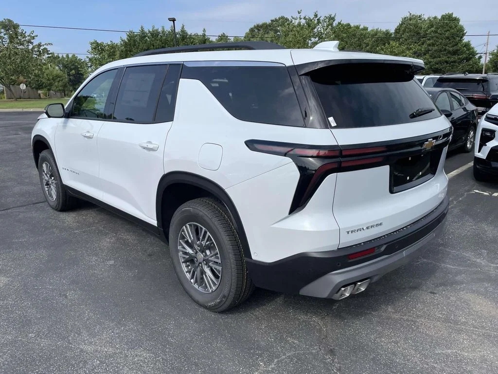 New 2026 Polar White Tricoat Chevrolet LT image 4