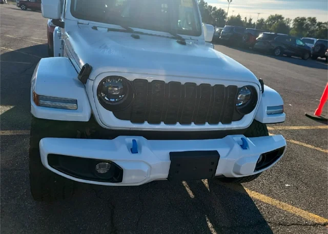 Used 2024 White Jeep High Altitude 4xe image 11