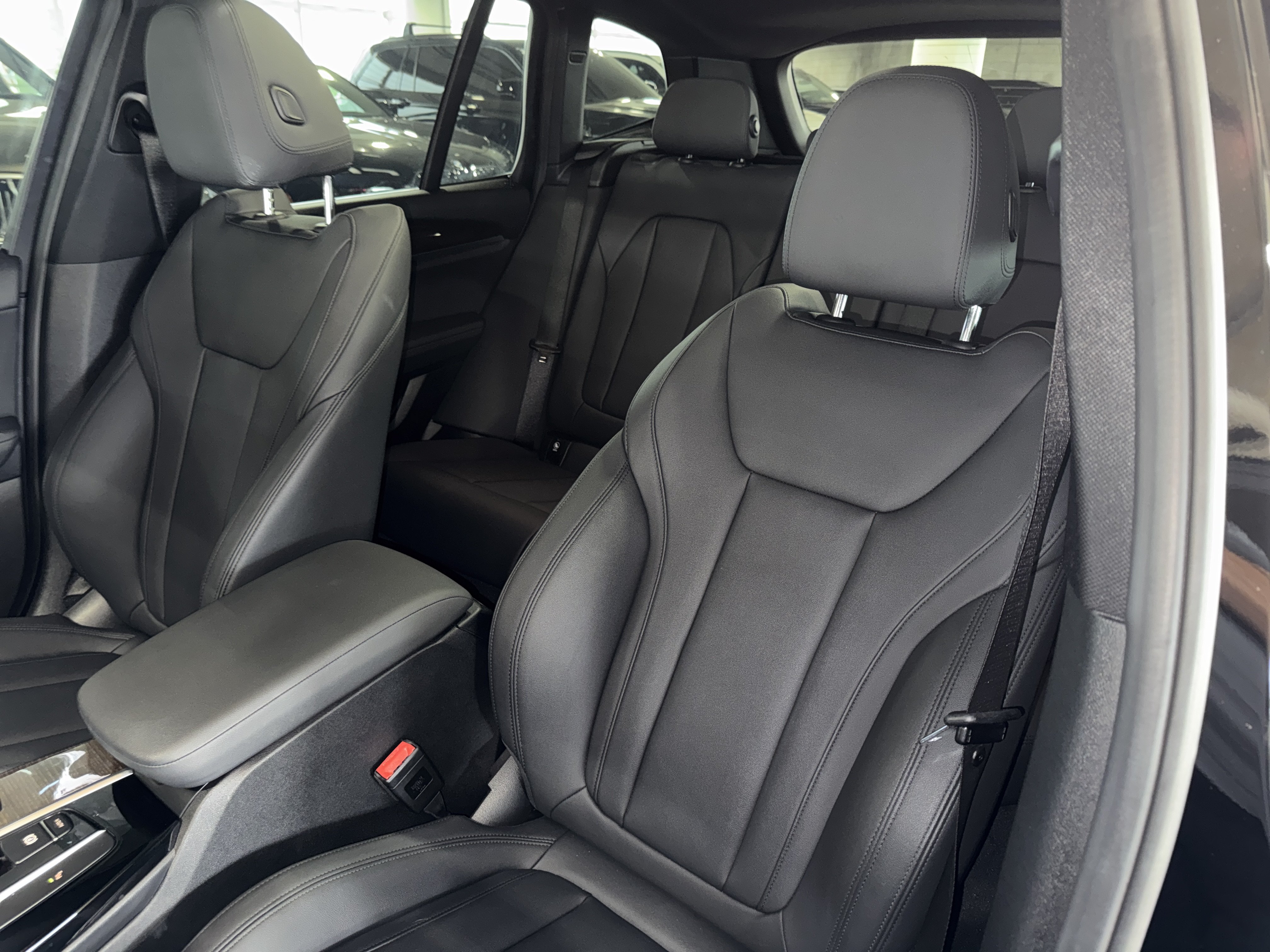 Used 2020 Jet Black BMW sDrive30i image 33