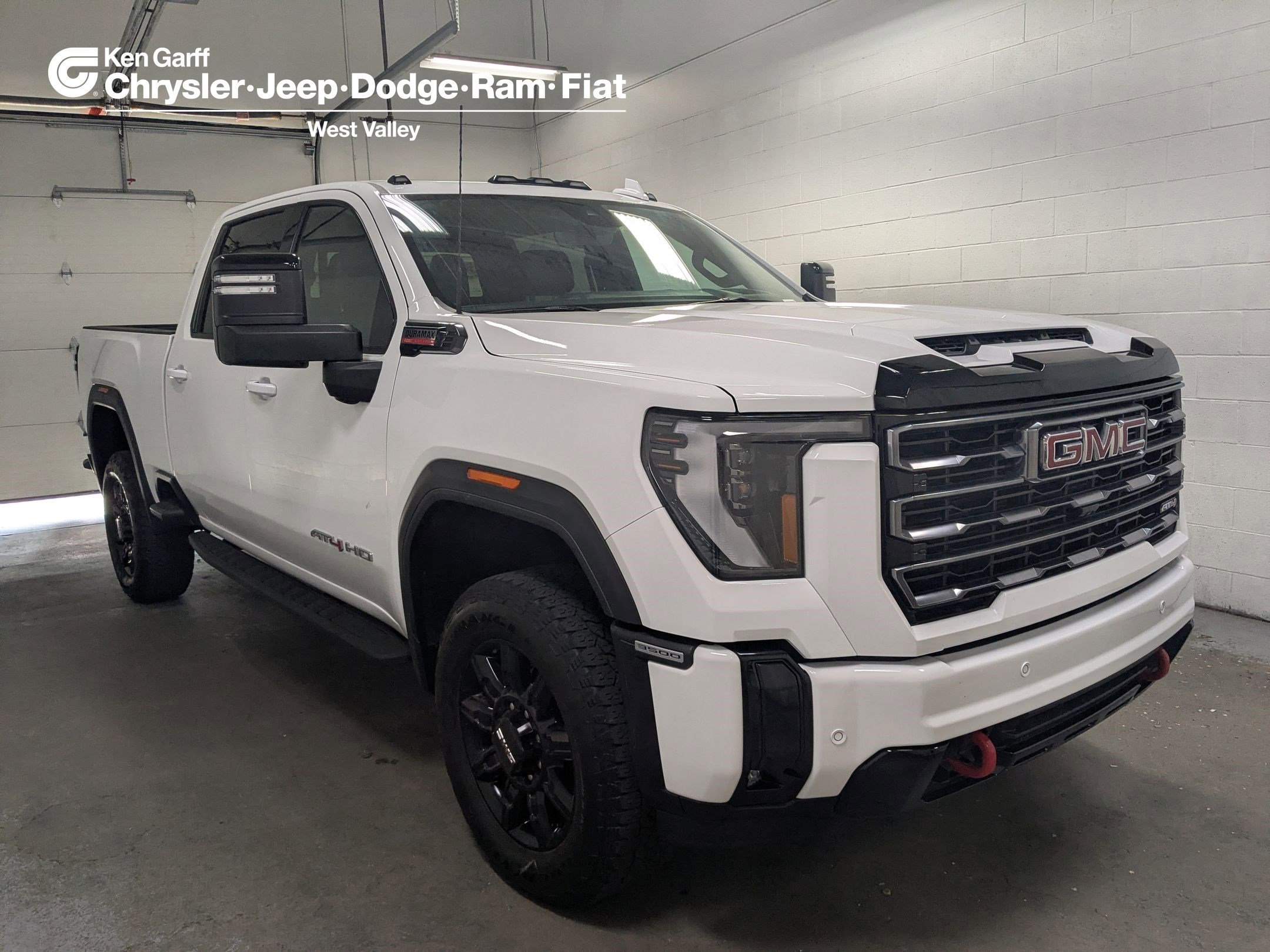 2025 GMC Sierra 4WD Crew Cab Standard Box AT4's photo