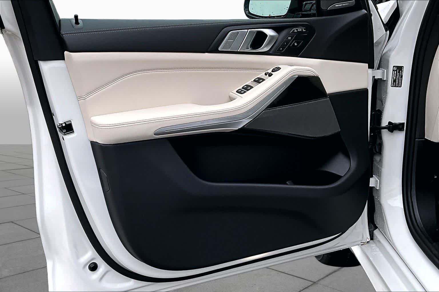 New 2027 Mineral White Metallic BMW xDrive40i image 10