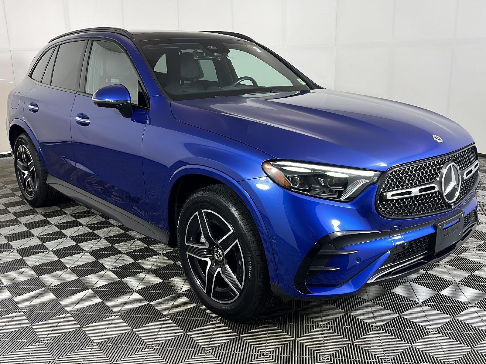 Used 2025 Starling Blue Metallic Mercedes-Benz GLC 350e image 23