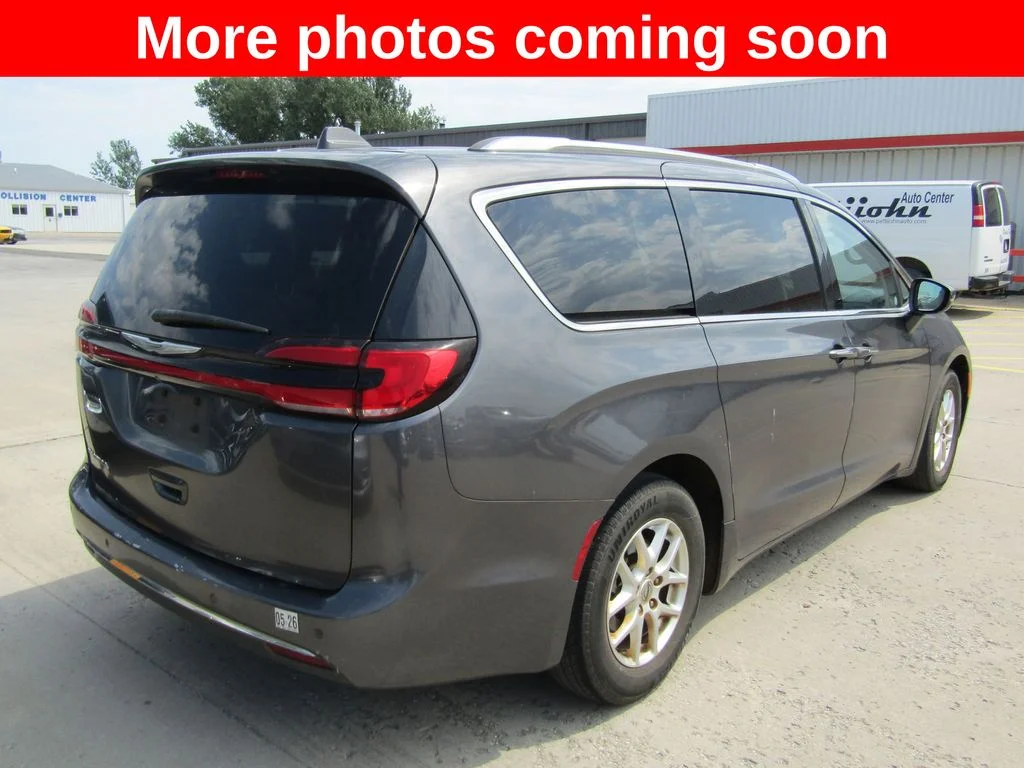 Used 2021 Gray Chrysler Touring L image 5