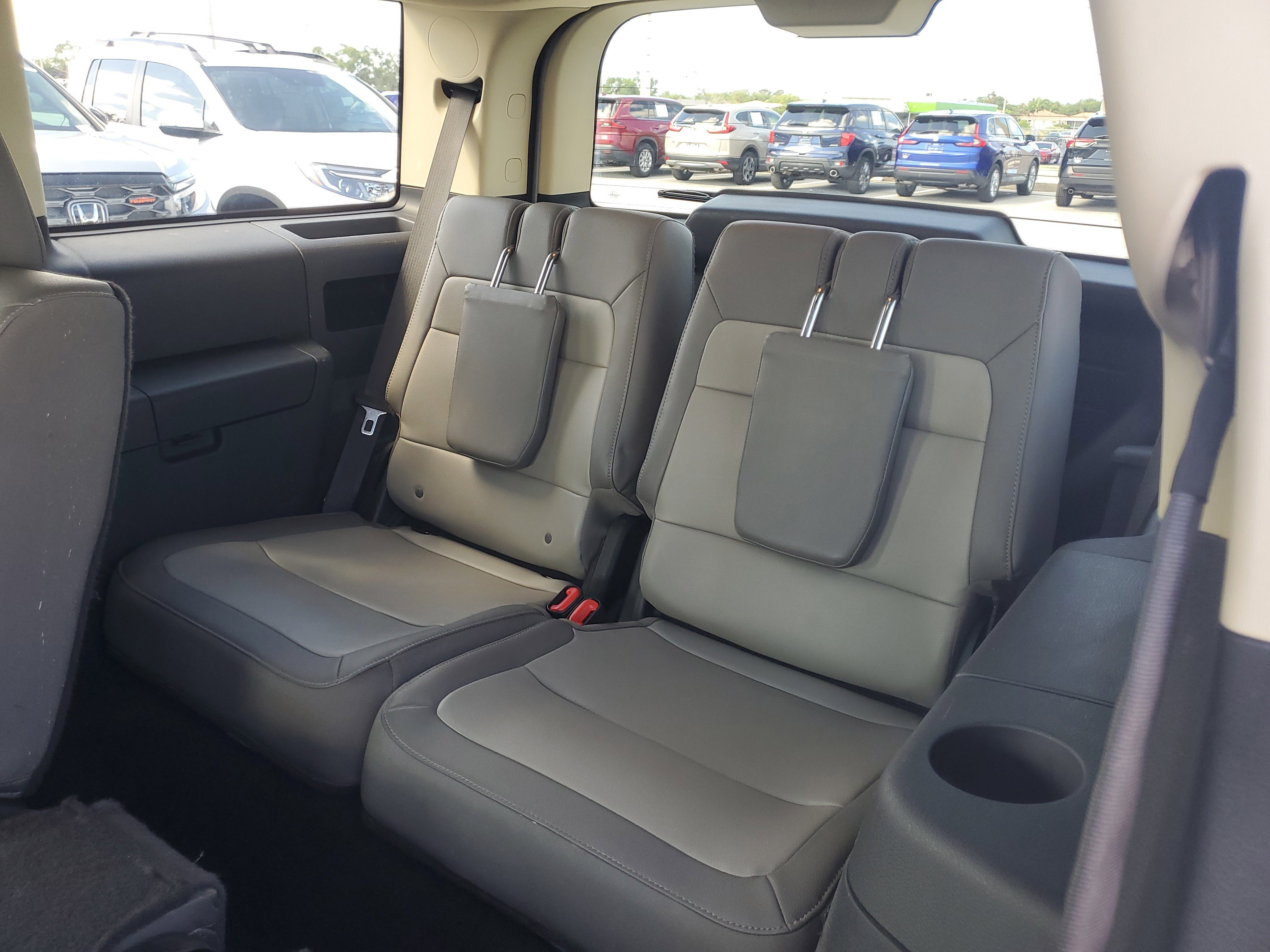 Used 2019 Oxford White Ford SEL image 10