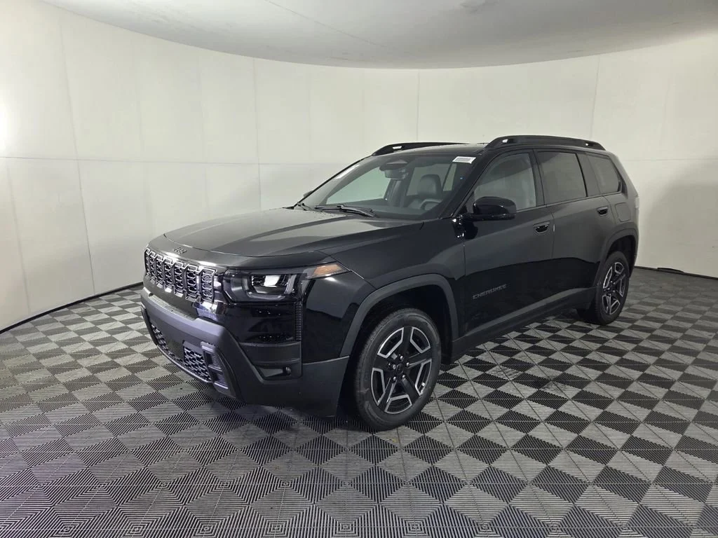 New 2026 Diamond Black Crystal Pearl-Coat Exterior Paint Jeep Limited image 4