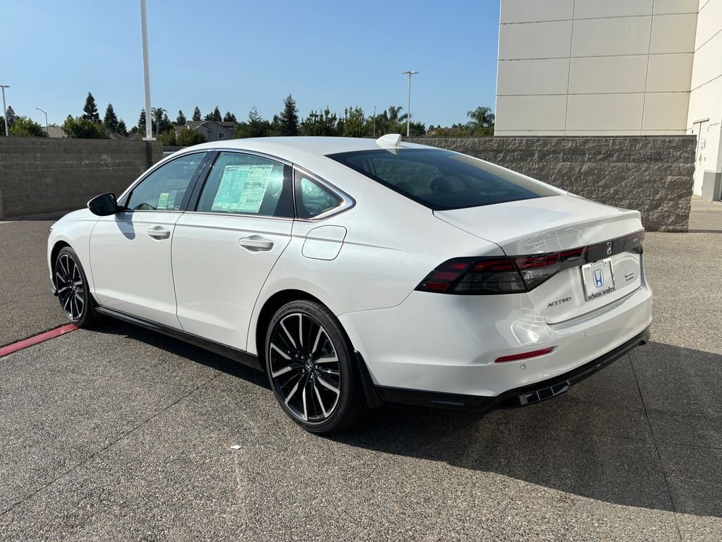 New 2026 Platinum White Pearl Honda Touring image 7