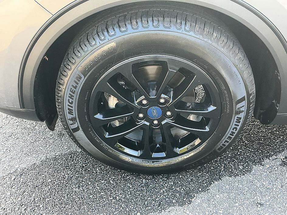 Used 2021 Gray Metallic Ford SE image 8
