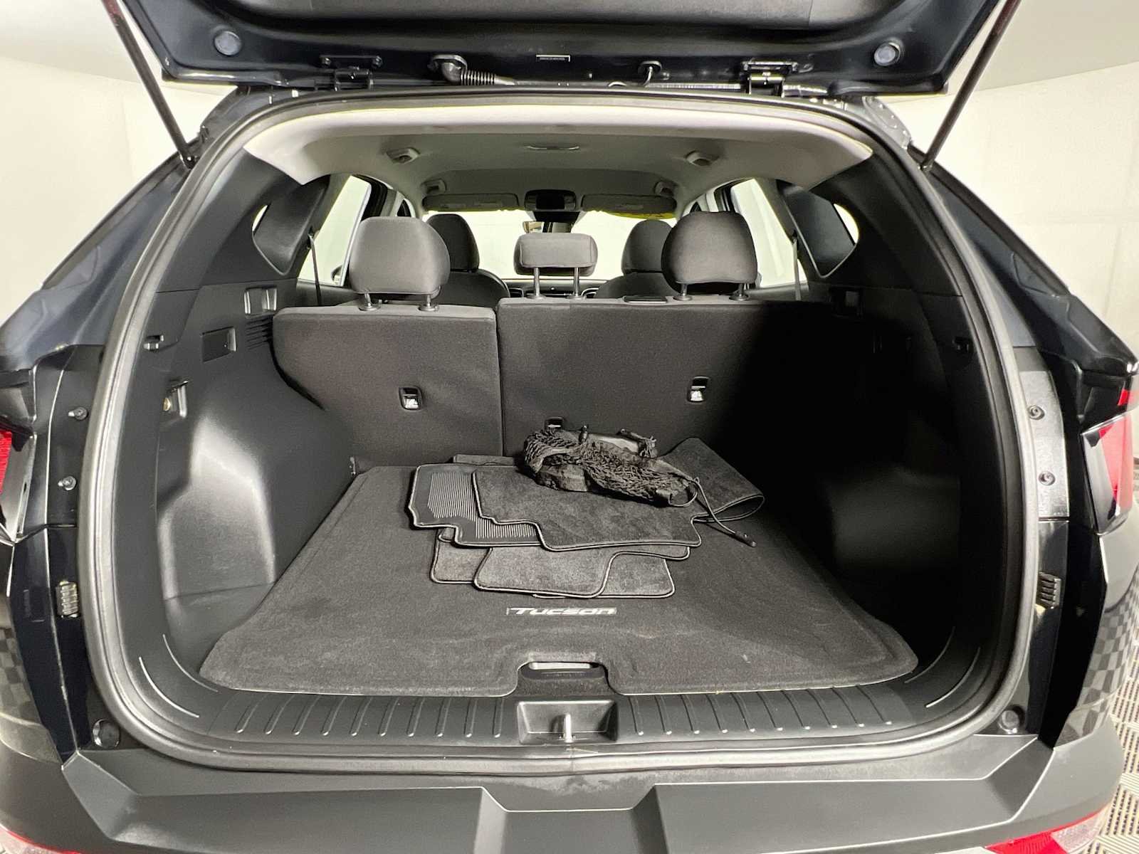 Used 2024 Black Pearl Hyundai SE image 24