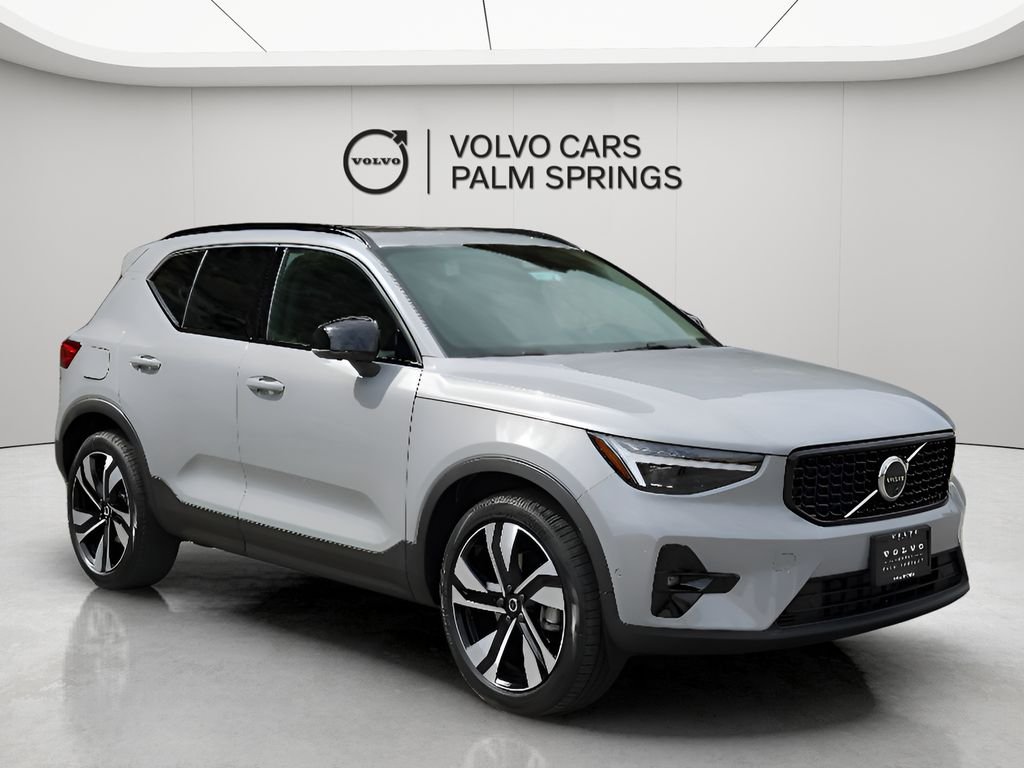 2025 Volvo XC40 B5 Plus Dark AWD's photo