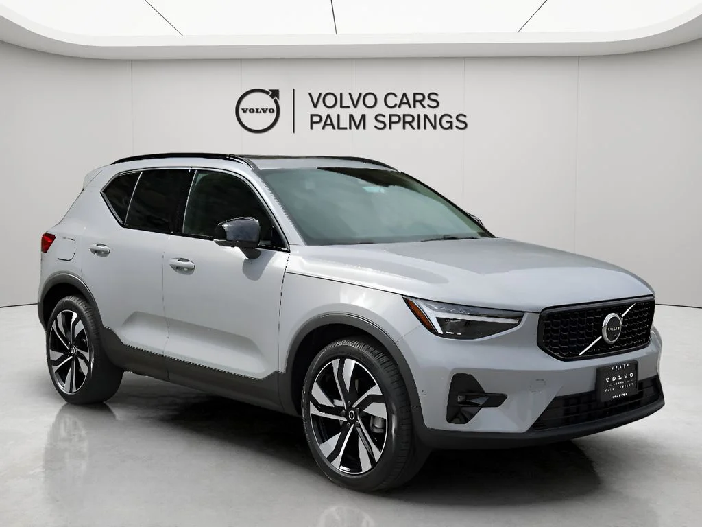 2025 Volvo XC40 B5 Plus Dark AWD's photo