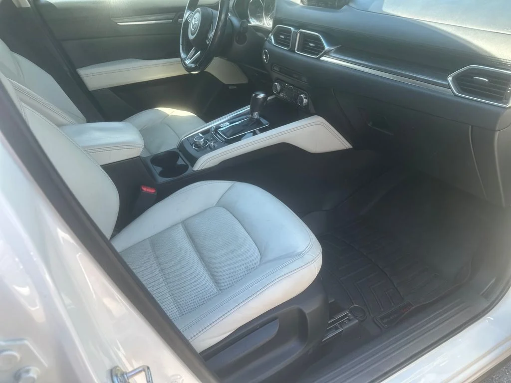 Used 2017 White Mazda Grand Touring image 30
